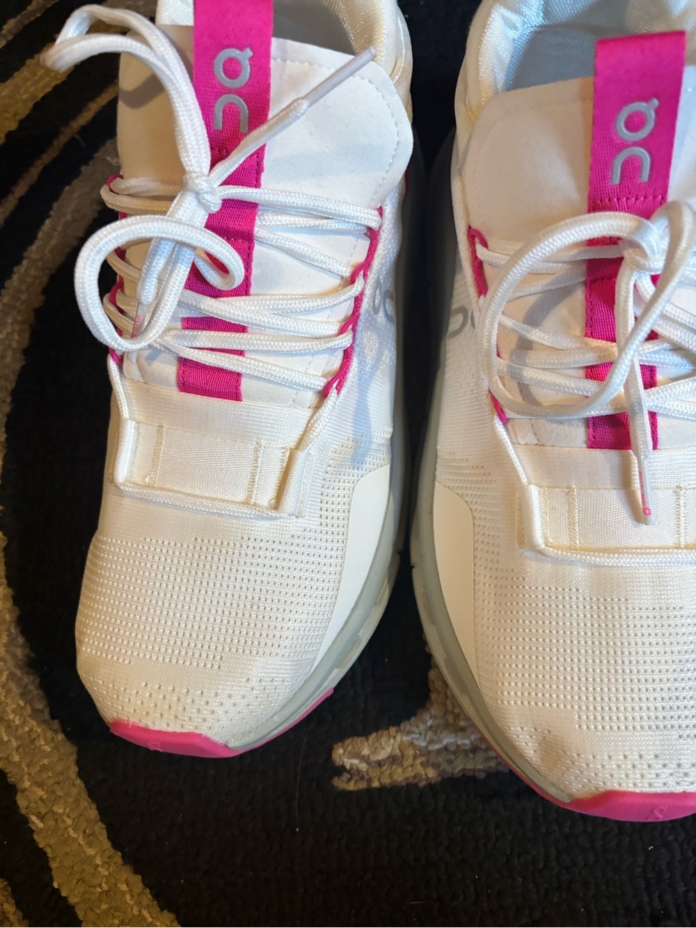 On Running Running Men/womens White & Pink Lightweight Sneakers